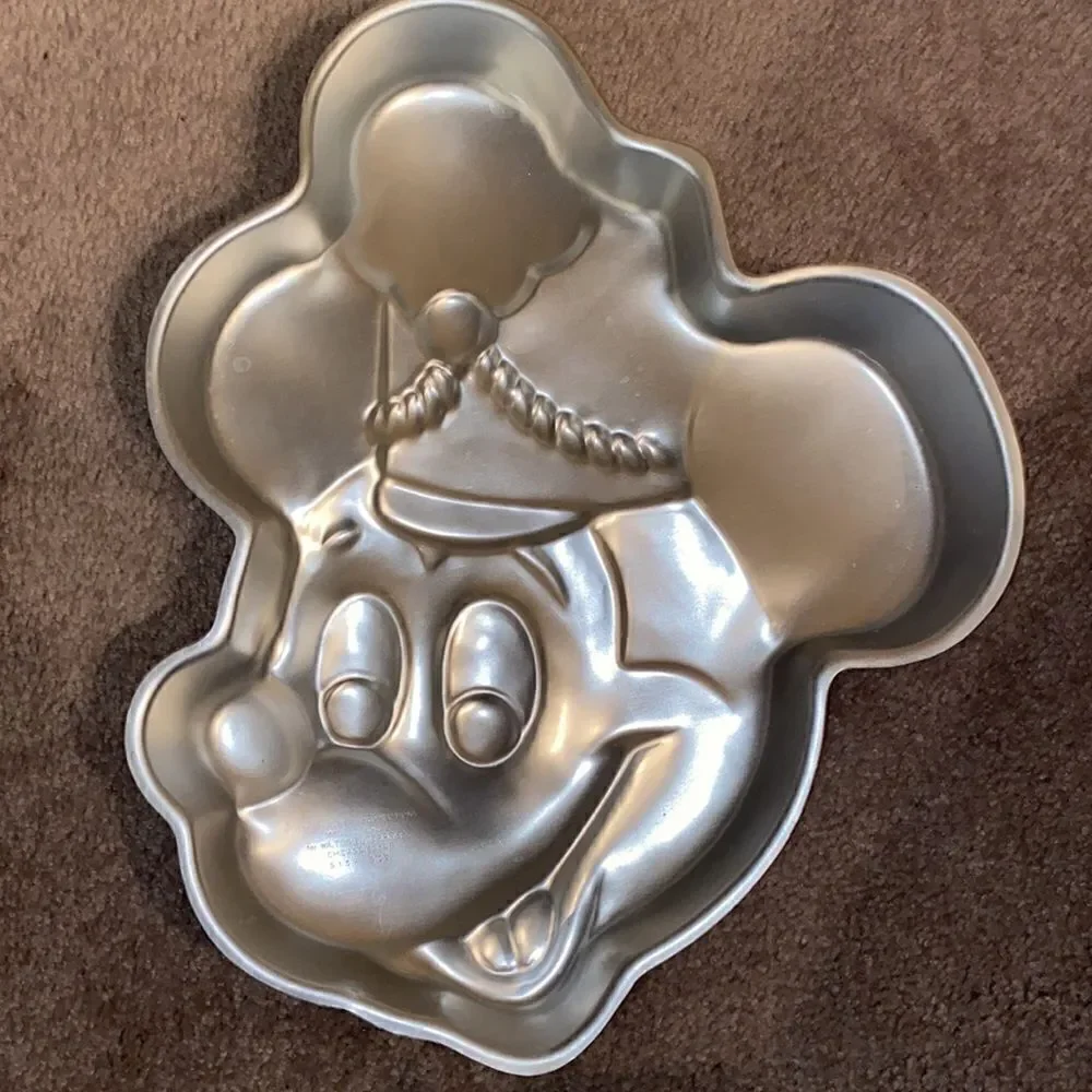 Wilton Mickey Mouse Cake Party Pan!